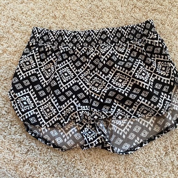 Urban Outfitters Pants - Urban Outfitters patterned shorts